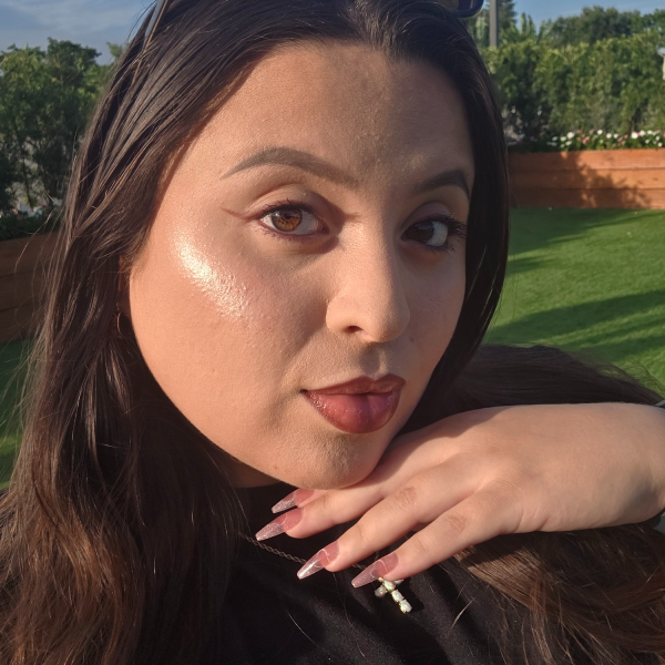 Fresh beauty look

The shade and finish look really nice in photos. It adds a pr...