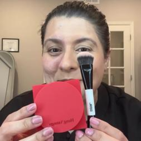 Pretty and easy to use

This gave my look a nice upgrade. The finish stayed pret...